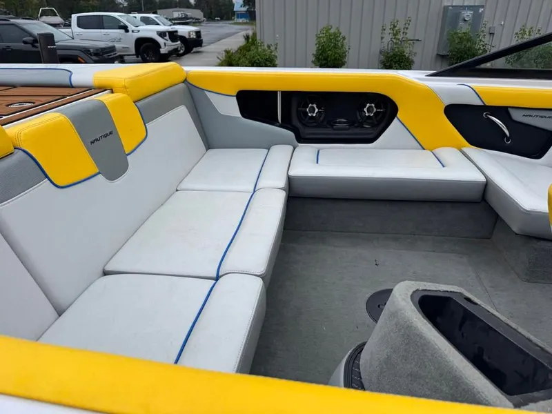 Slide: The Image of Nautique 200V 2013 - 18