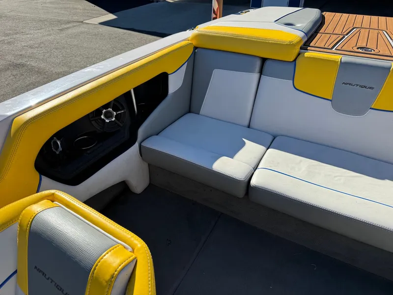 Slide: The Image of Nautique 200V 2013 - 19