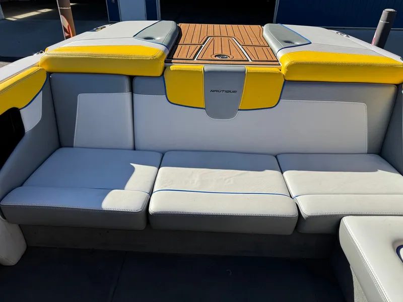 Slide: The Image of Nautique 200V 2013 - 20