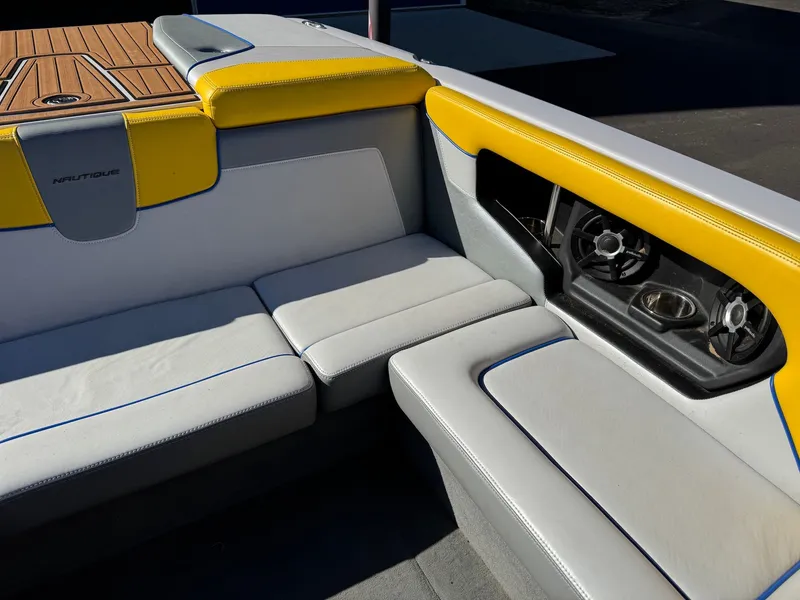 Slide: The Image of Nautique 200V 2013 - 21