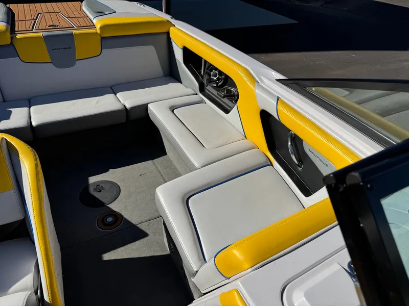 Slide: The Image of Nautique 200V 2013 - 22