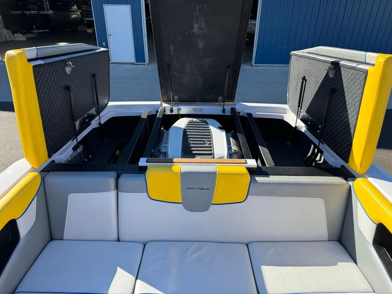 Slide: The Image of Nautique 200V 2013 - 24