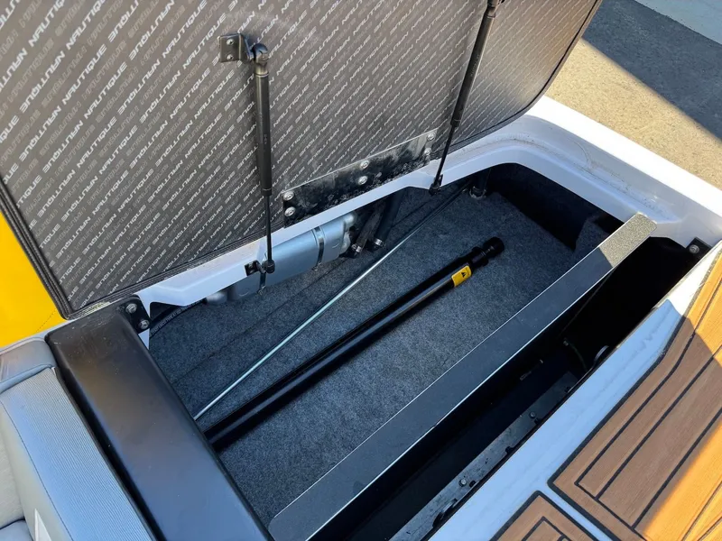 Slide: The Image of Nautique 200V 2013 - 26