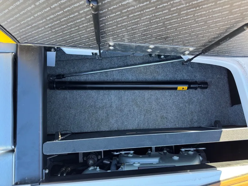 Slide: The Image of Nautique 200V 2013 - 27