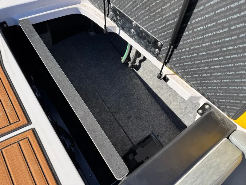 Slide: The Image of Nautique 200V 2013 - 28