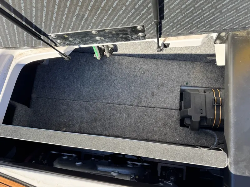 Slide: The Image of Nautique 200V 2013 - 29