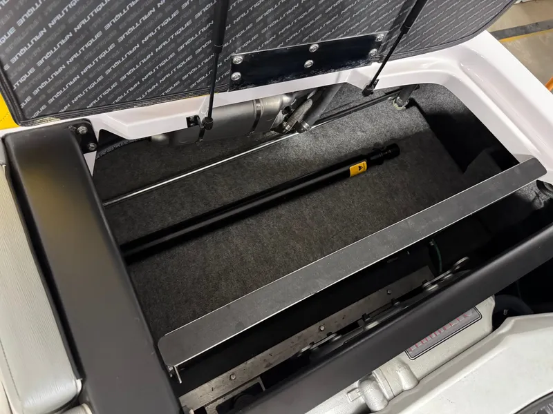 Slide: The Image of Nautique 200V 2013 - 30