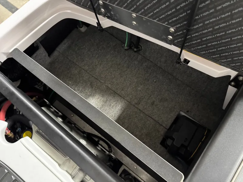 Slide: The Image of Nautique 200V 2013 - 32