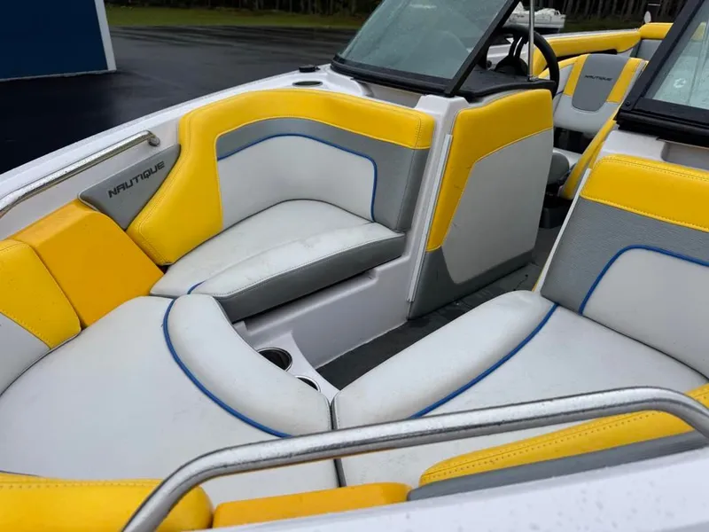 Slide: The Image of Nautique 200V 2013 - 6