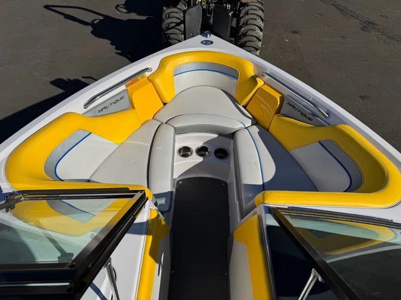 Slide: The Image of Nautique 200V 2013 - 7