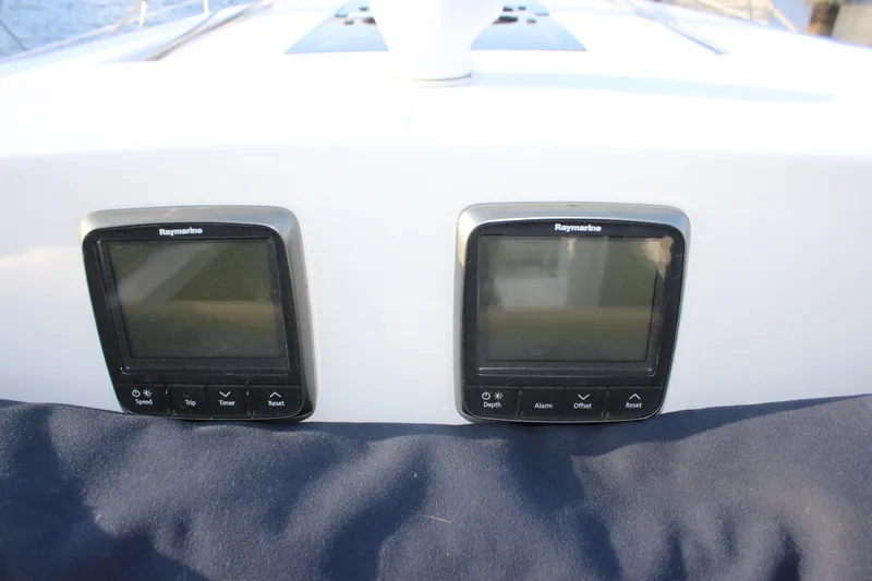 Slide: The Image of Raymarine displays on 2014 Hunter 33 sailboat dashboard, showing navigation controls. - 30