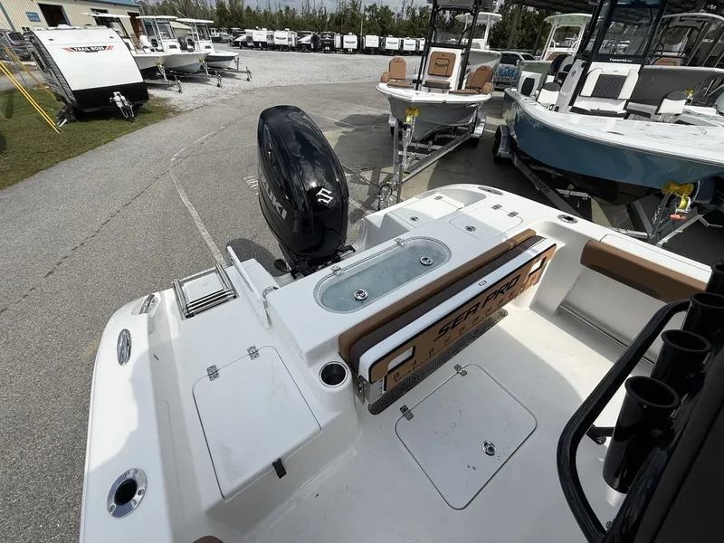 Slide: The Image of Sea Pro 222 Center Console 2026 - 11