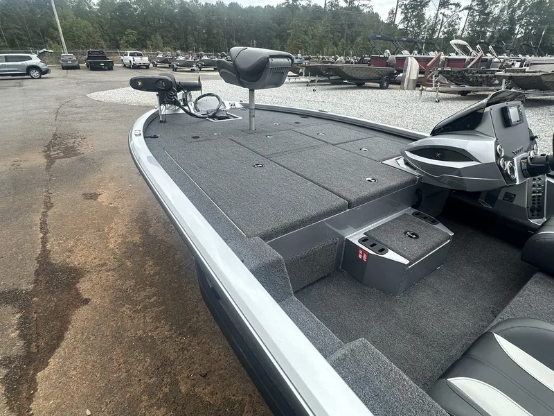 Slide: The Image of Vexus AVX 1880c 2026 - 9