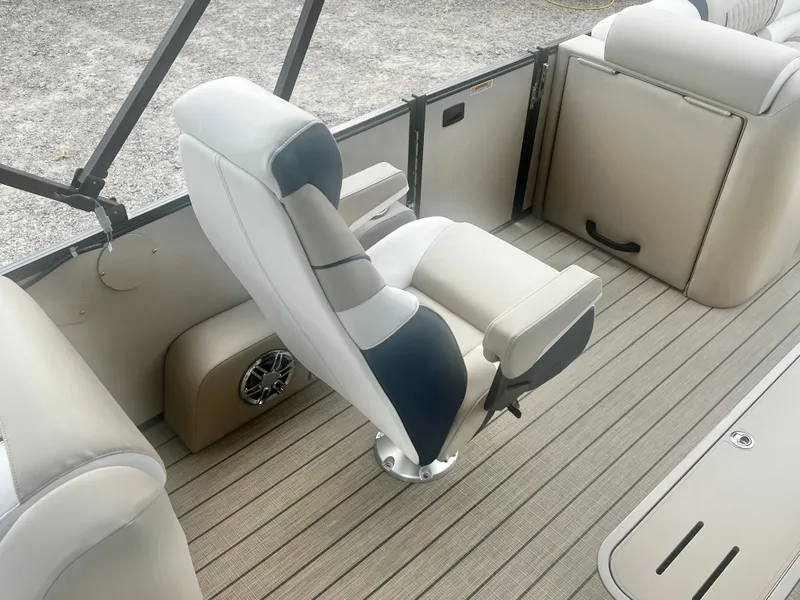 Slide: The Image of Avalon Catalina 23' Quad Lounge Triple-Toon - IN STOCK 2026 - 20