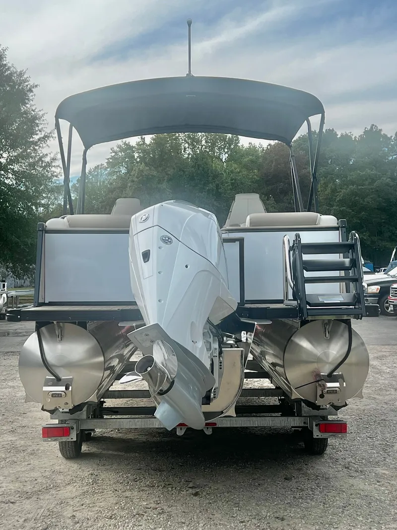 Slide: The Image of Avalon Catalina 23' Quad Lounge Triple-Toon - IN STOCK 2026 - 4