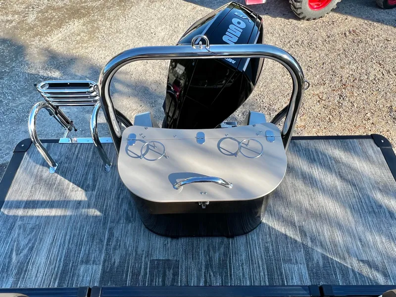 Slide: The Image of Avalon Venture 85 25' Quad Lounge Triple-Toon - IN STOCK 2026 - 16