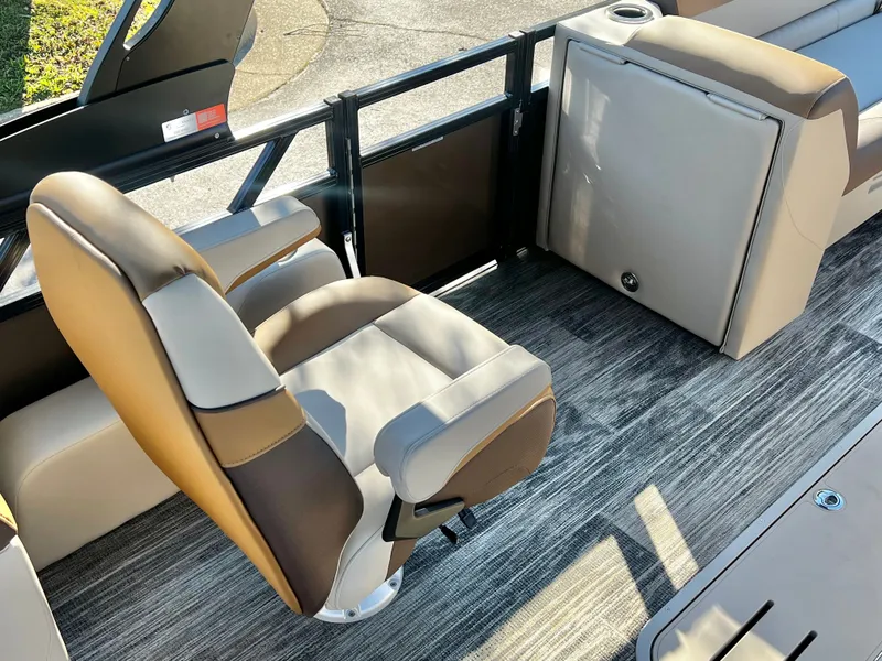 Slide: The Image of Avalon Venture 85 25' Quad Lounge Triple-Toon - IN STOCK 2026 - 22