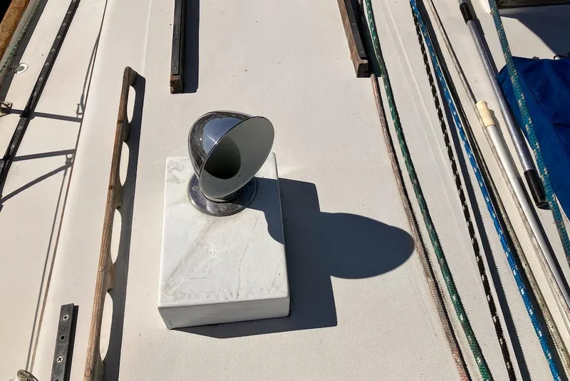 Slide: The Image of 1981 Valiant Cutter deck with chrome vent and rigging lines. - 18