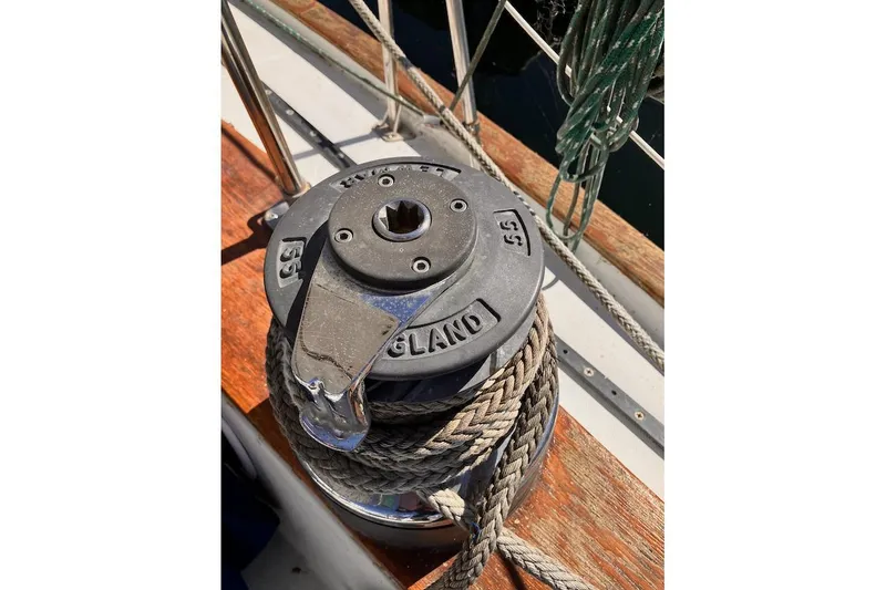 Slide: The Image of Winch on 1981 Valiant Cutter sailboat deck with coiled rope. - 34
