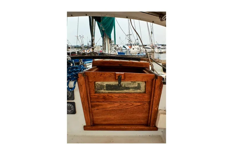 Slide: The Image of Wooden hatch on 1981 Valiant Cutter sailboat, docked in marina. - 38