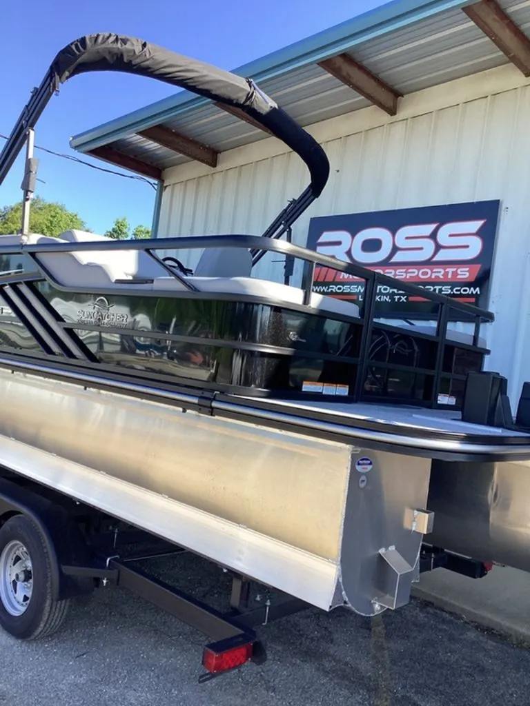 Slide: The Image of SunCatcher Fusion 324SS 2026 on trailer at Ross Motorsports. - 10