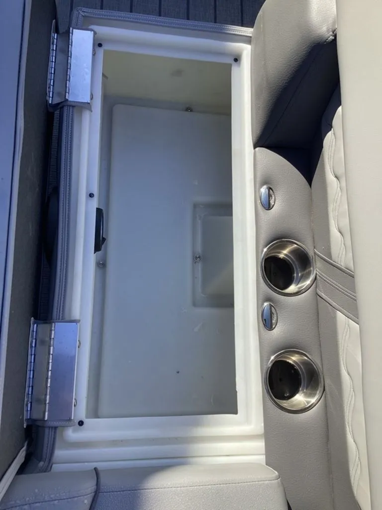 Slide: The Image of Interior of SunCatcher Fusion 324SS 2026 with cup holders. - 20