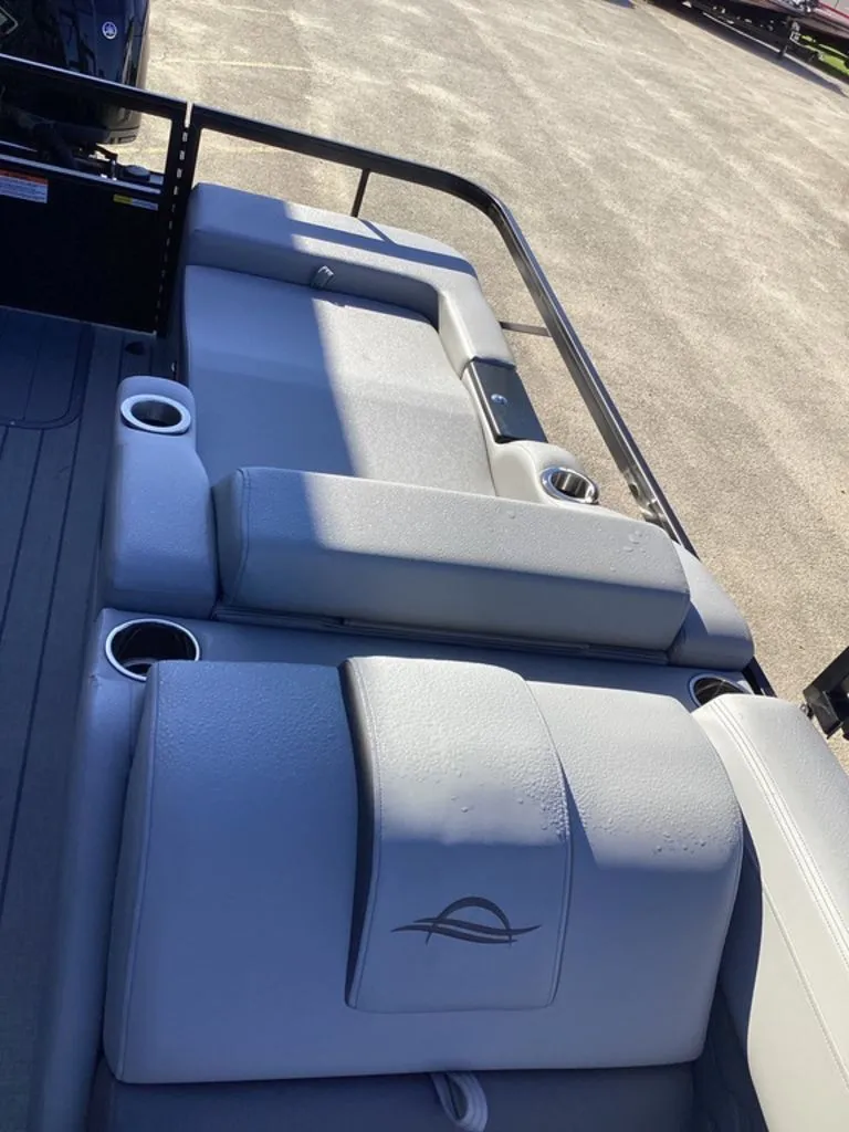 Slide: The Image of SunCatcher Fusion 324SS 2026, gray seats with cup holders. - 31