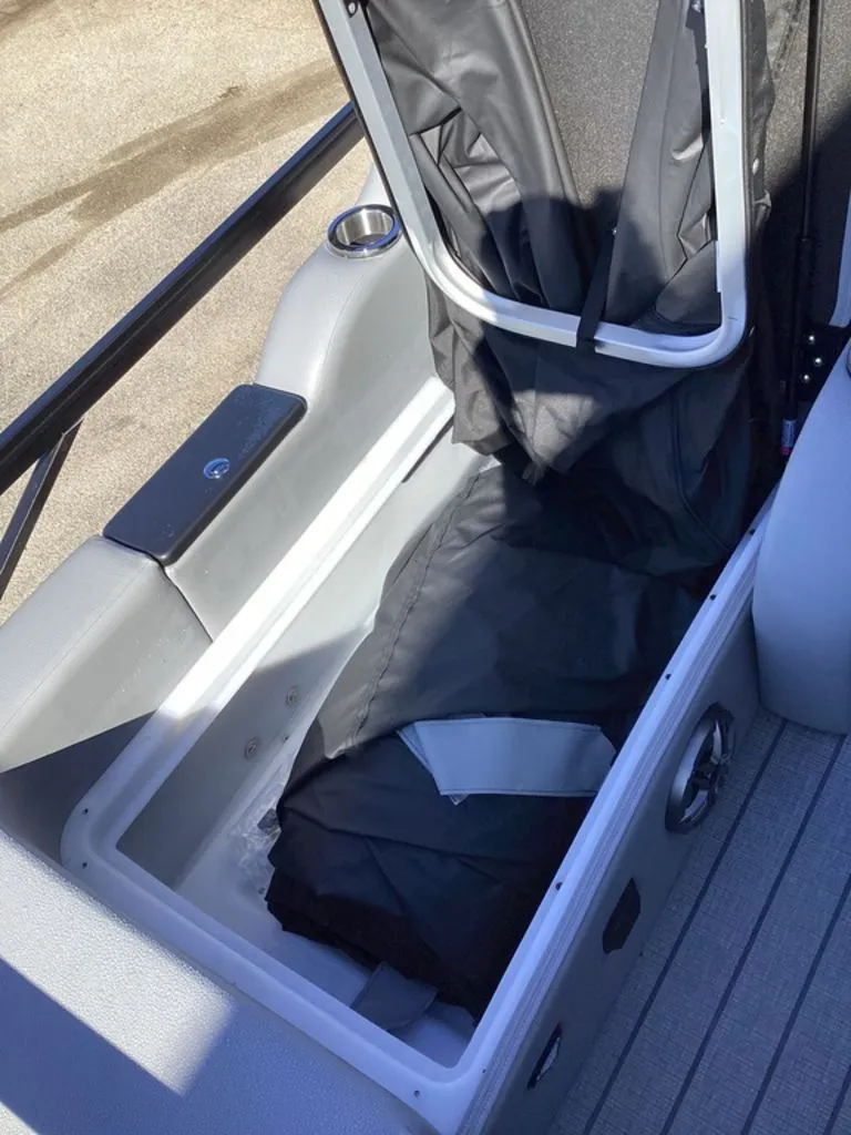 Slide: The Image of Interior of SunCatcher Fusion 324SS boat, model 2026. - 47