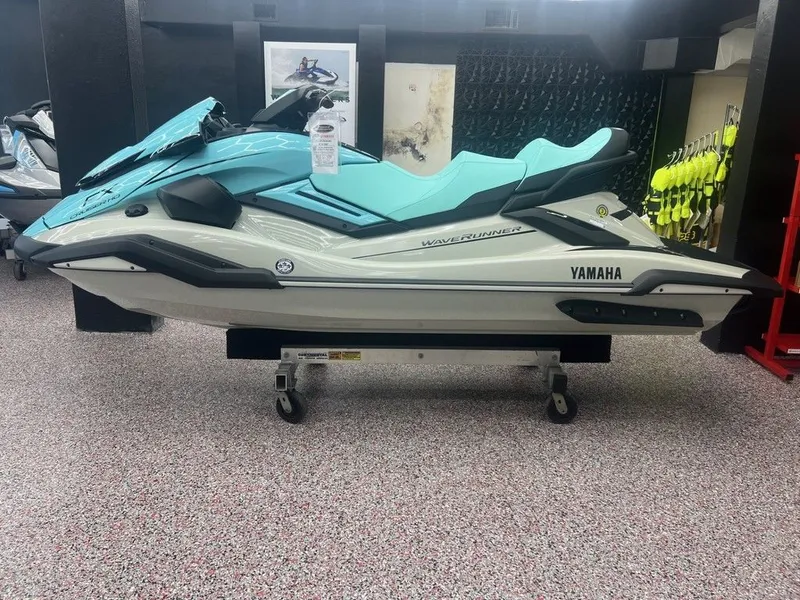 Slide: The Image of Yamaha FX Cruiser® HO 2025 - 2