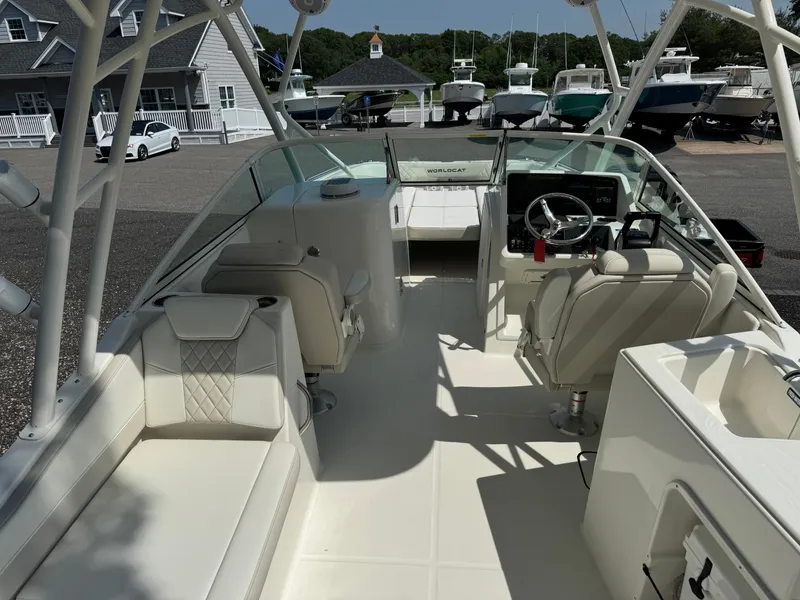 Slide: The Image of World Cat 230 SD 2026 - 15