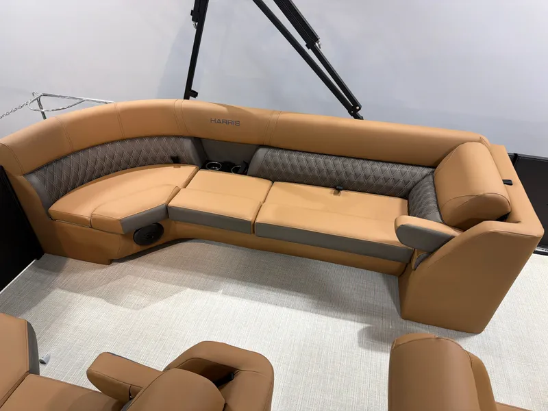 Slide: The Image of Harris Cruiser 230 2026 - 10