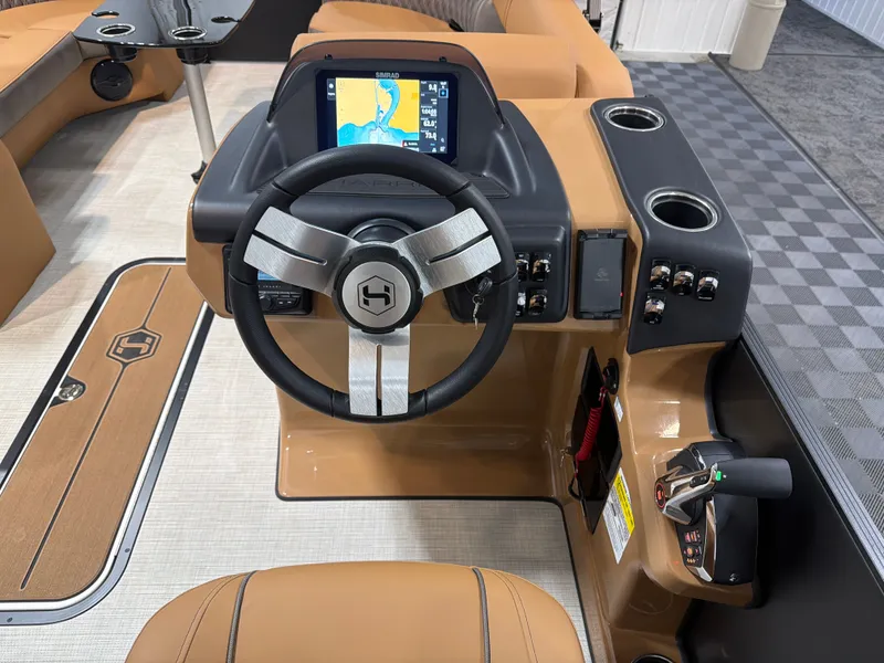 Slide: The Image of Harris Cruiser 230 2026 - 12