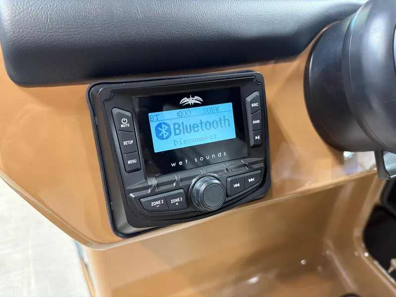 Slide: The Image of Harris Cruiser 230 2026 - 13