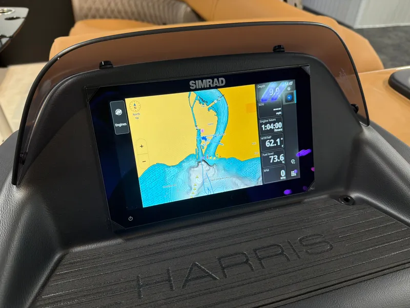 Slide: The Image of Harris Cruiser 230 2026 - 14