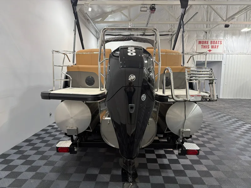 Slide: The Image of Harris Cruiser 230 2026 - 4