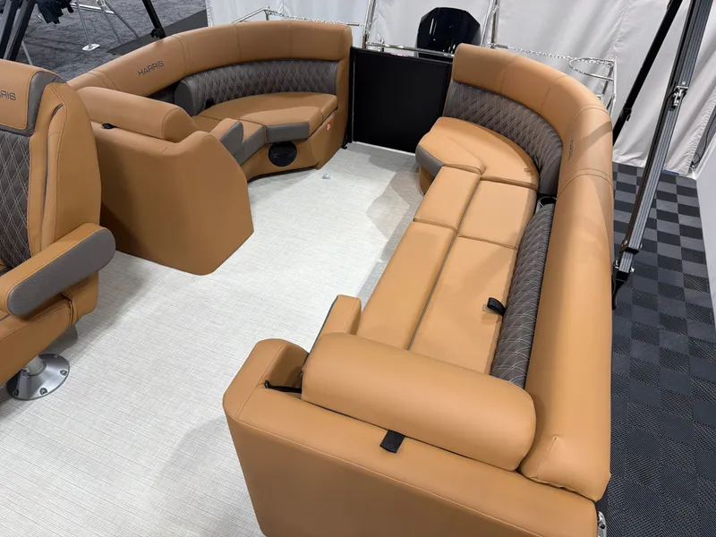 Slide: The Image of Harris Cruiser 230 2026 - 9