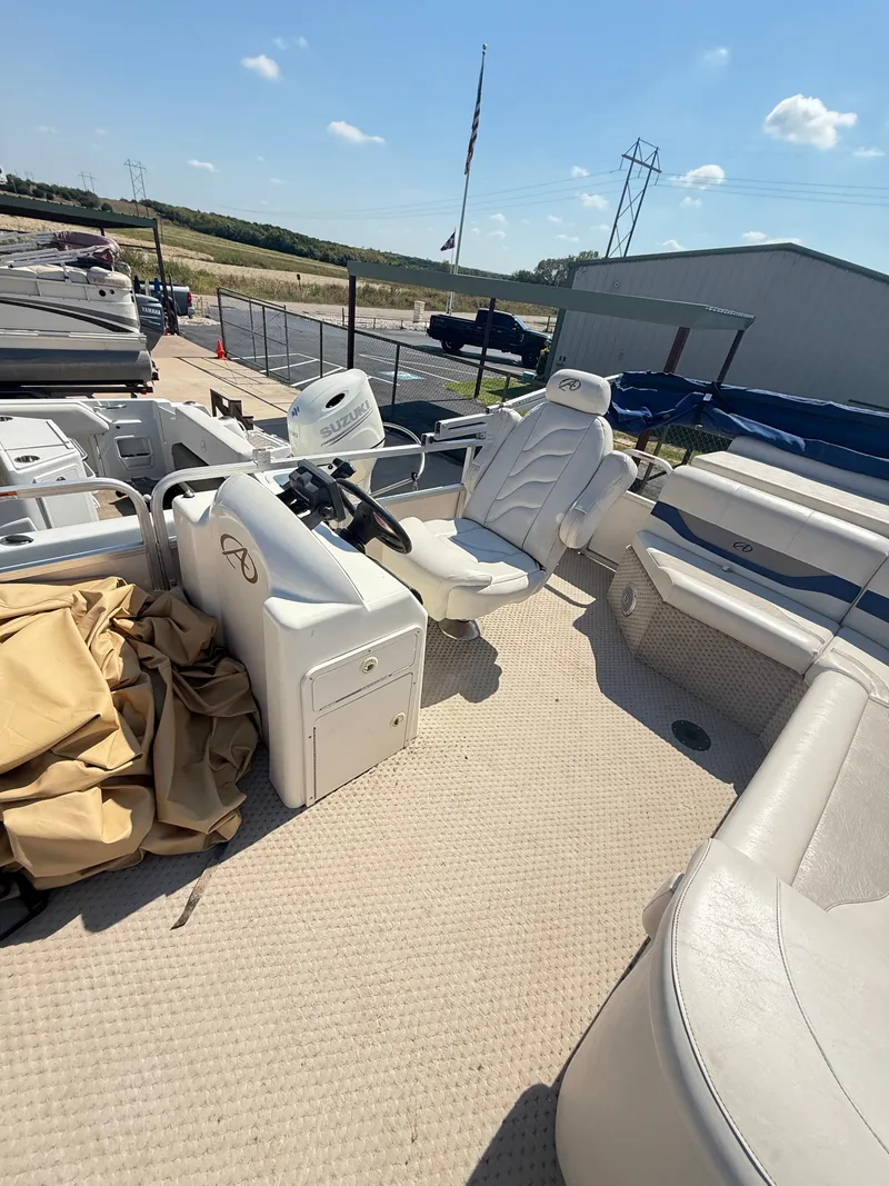 Slide: The Image of Avalon LS 2400 2008 - 16