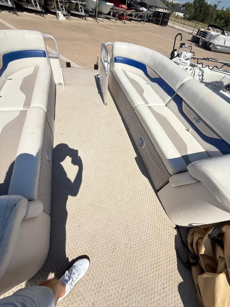 Slide: The Image of Avalon LS 2400 2008 - 19