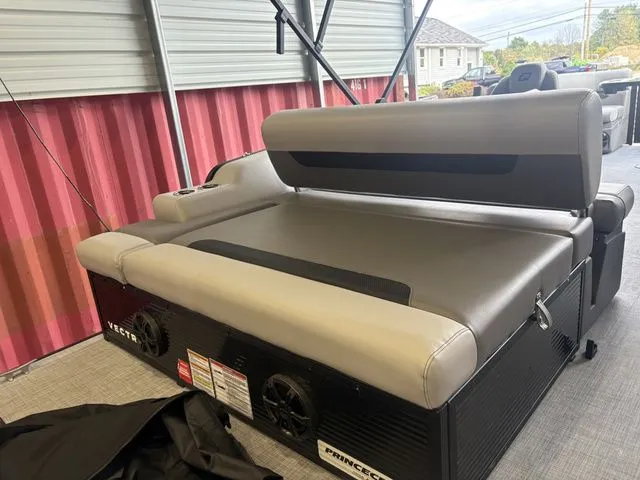 Slide: The Image of Princecraft VECTRA 21 RL / 60ELPT CT EFI 4S 2026 - 8