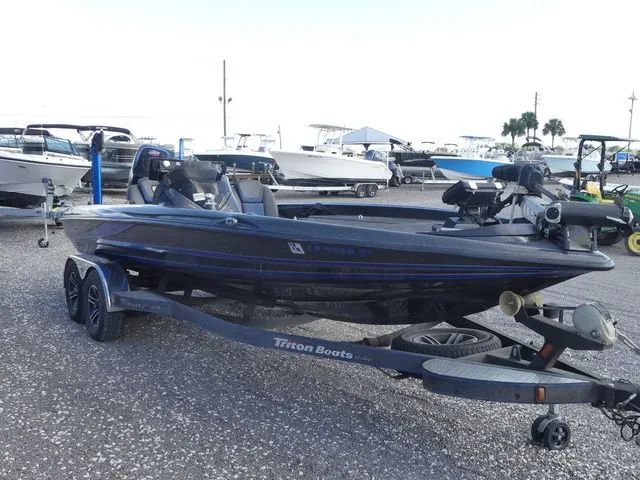 Slide: The Image of Triton 21 TrX 2017 - 3