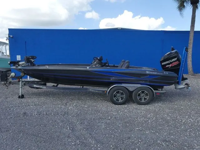 Slide: The Image of Triton 21 TrX 2017 - 7