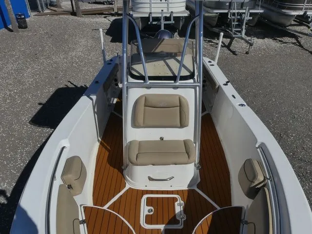 Slide: The Image of NauticStar 22 XS 2019 - 14