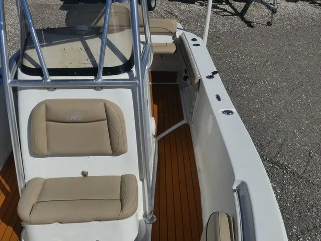 Slide: The Image of NauticStar 22 XS 2019 - 17