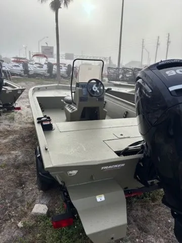 Slide: The Image of Tracker Grizzly 1860 CC 2026 - 3