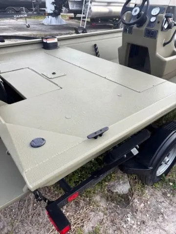 Slide: The Image of Tracker Grizzly 1860 CC 2026 - 5