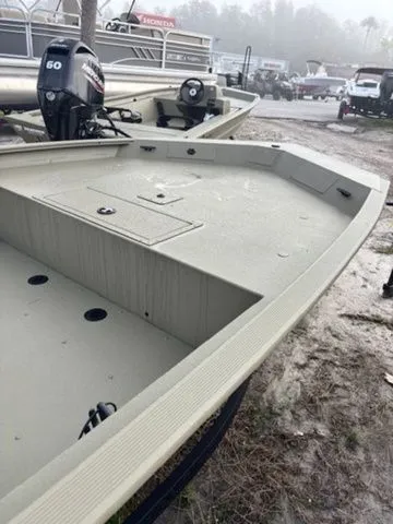 Slide: The Image of Tracker Grizzly 1860 CC 2026 - 6