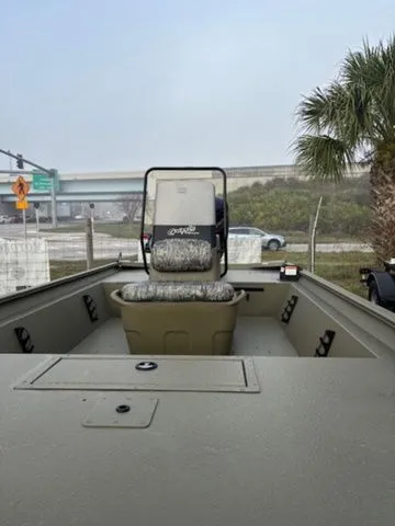 Slide: The Image of Tracker Grizzly 1860 CC 2026 - 7