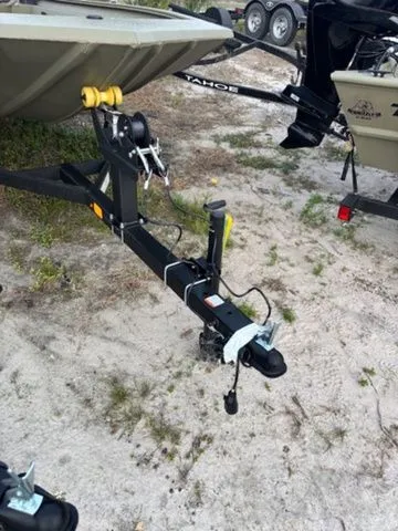 Slide: The Image of Tracker Grizzly 1860 CC 2026 - 8