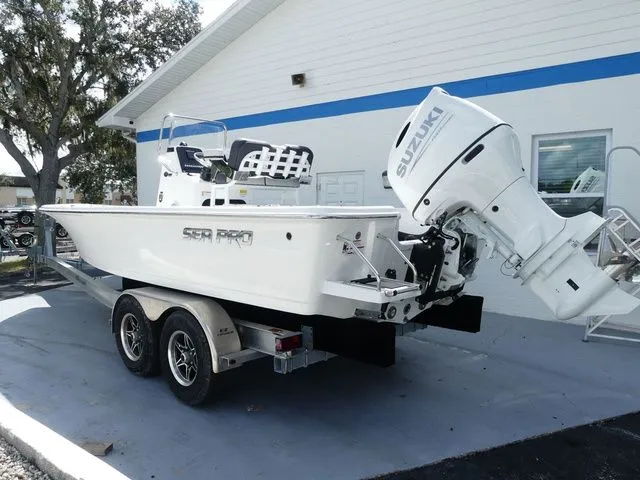 Slide: The Image of Sea Pro 230 DLX BAY 2026 - 3