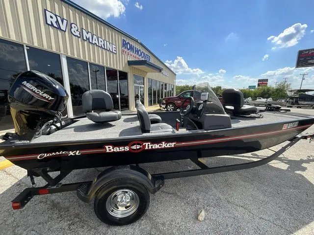 Slide: The Image of Tracker Bass Tracker Classic XL 2024 - 3